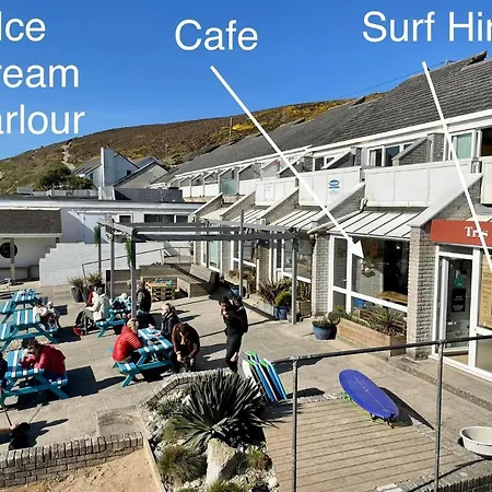 Sunsets In Porthtowan, Beachfront Apartment Apartment *